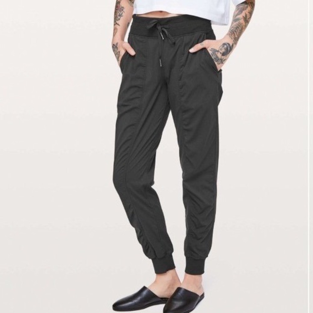 LULULEMON Dance Studio Jogger In‎ Black Size 8